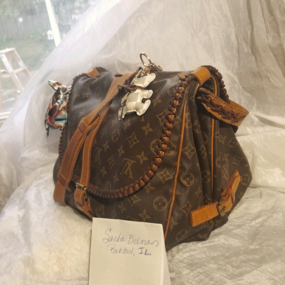 Altered AUTHENTIC Saumur 35 Louis Vuitton